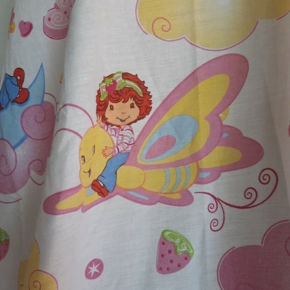 VTG STRAWBERRY SHORTCAKE Twin Flat Sheet Cutter craft Fabric USA girls pink 2007 - Picture 2 of 6